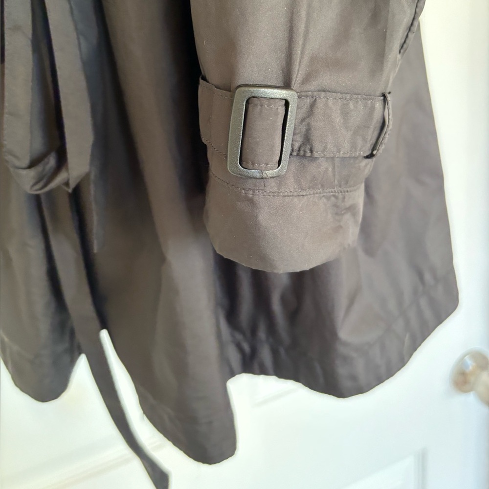 EUC puma Black fit & Flare Silhouette Windbreaker in Size Large - Picture 6 of 9